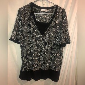 Size L Short sleeve summer lightweight paisley/floral print on black , nice EUC
